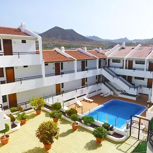 stylish-flat-with-2-bedrooms-sleeps-5-and-pool.in-canary-islands.com/